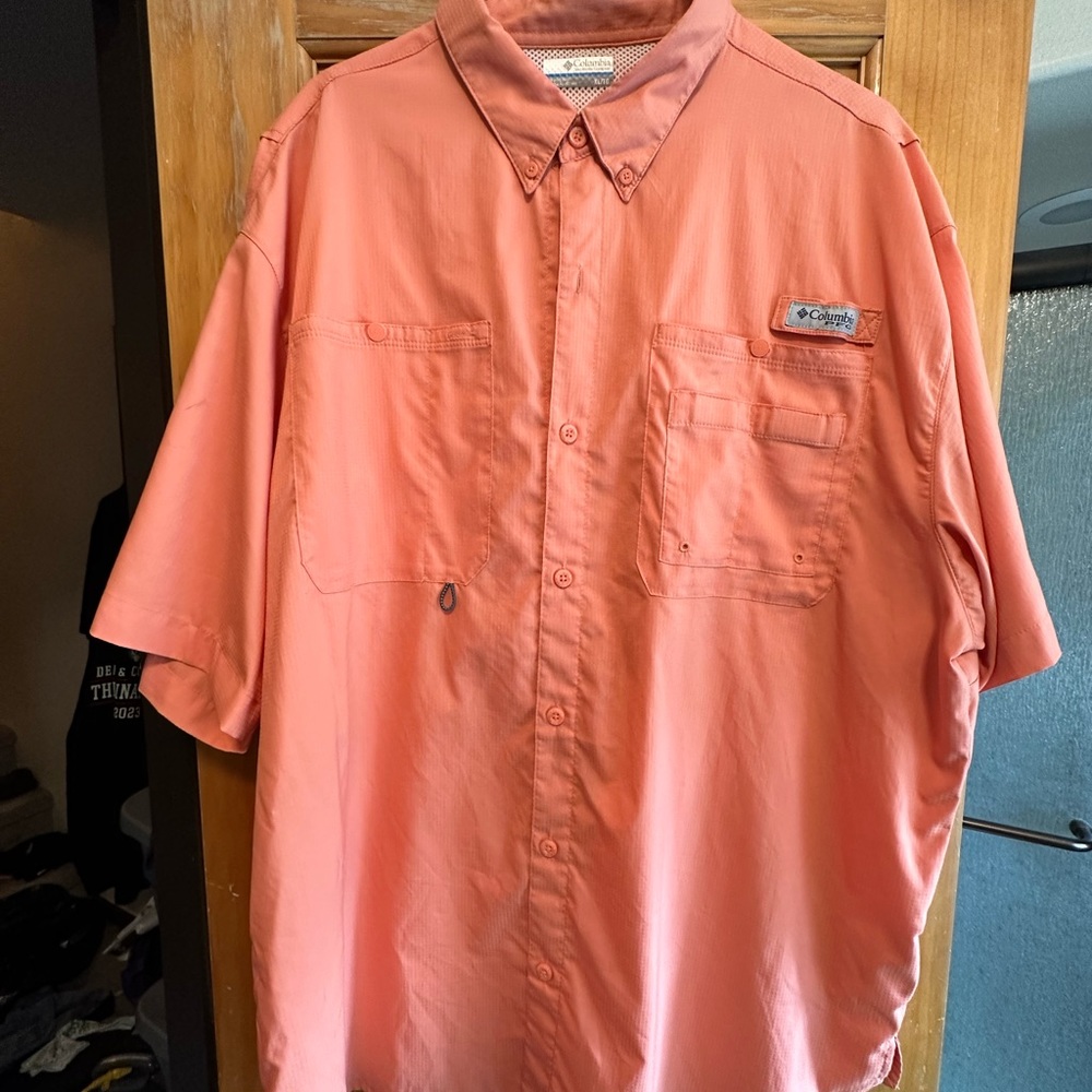 Columbia Mens outdoor shirt size XL very light weight, cool & breathable